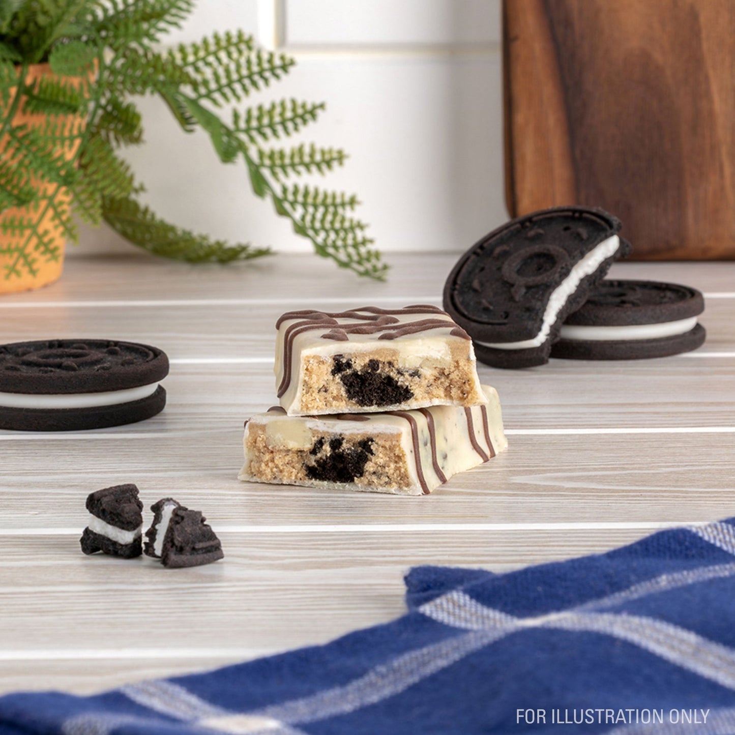 dipped-cookies-and-cream-protein-bars-j4 15807_QN_USA_ProteinBar_CAC_InterimAssetUpdate_Digital-Dipped-ProductCarouselSet_Tabletop1.jpg